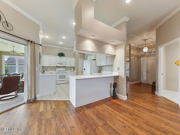 5th image of 5707 Plum Hollow Dr W