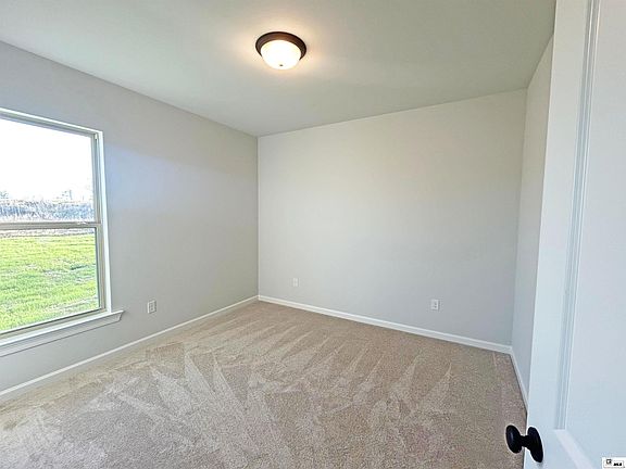 3rd image of 178 Clear Springs Dr