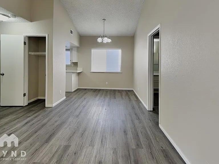 5825 Goodsprings Ct — Photo 4