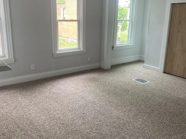 508 Lowell St — Photo 4
