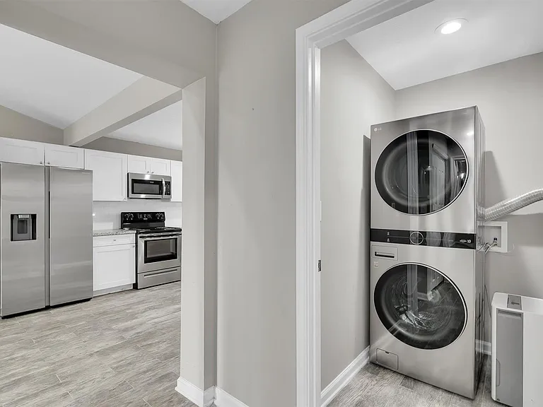 3555 Balboa Cir — Photo 18