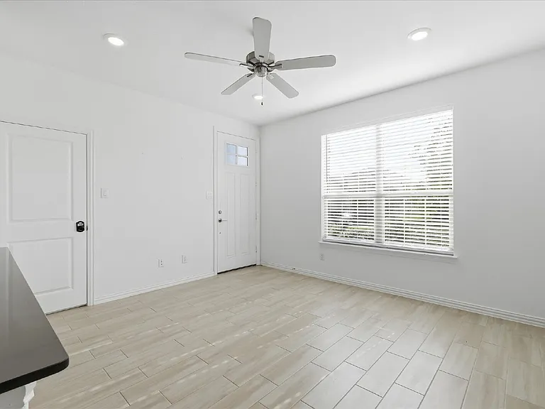 8316 Catalpa Ln — Photo 8