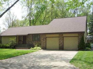 4232 Hillcrest Cir, West Bloomfield, MI 48323