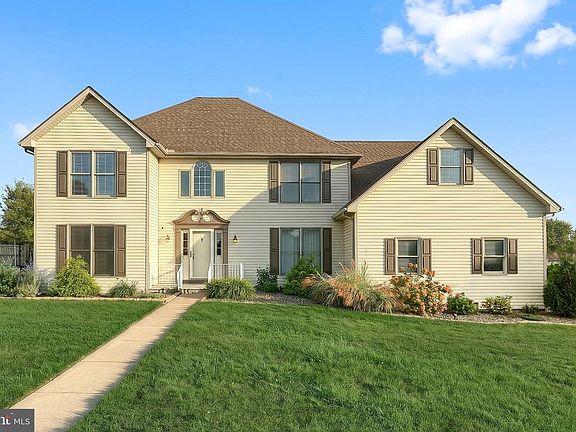 3rd image of 3550 Wyngate Rd