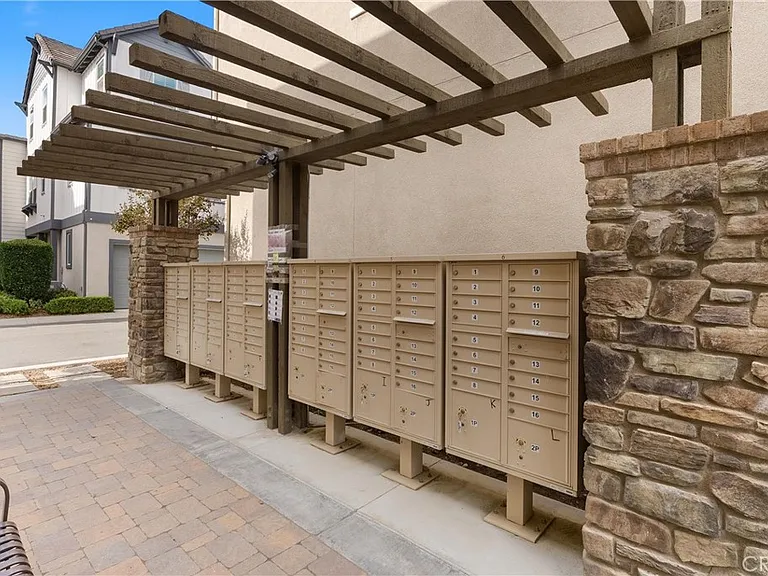 710 W Tribella Ct — Photo 32