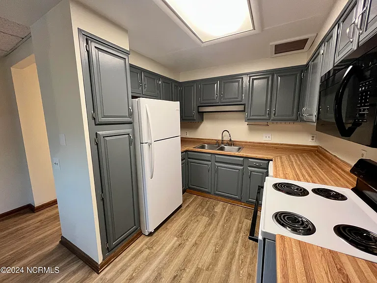 1221 Riverside Ave #105 — Photo 3