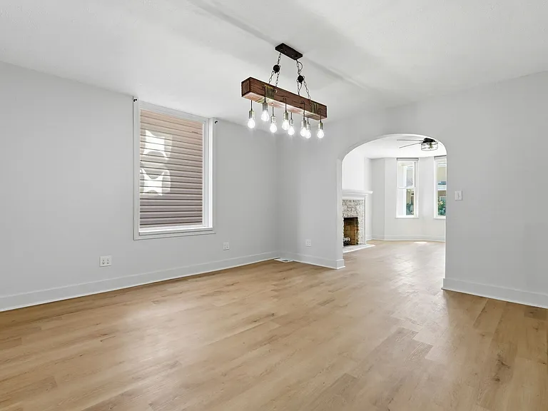 E 14th Ave — Photo 3