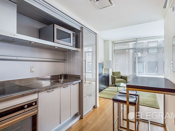 5th image of 18 W 48th St APT 6C
