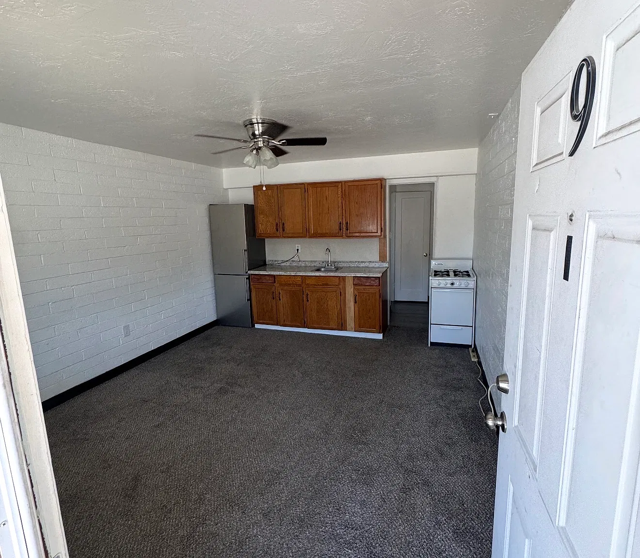Twin Pines Apartments — Photo 1