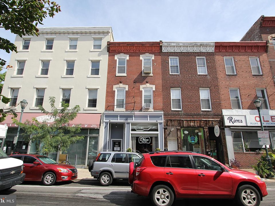 1st image of 2209 South St Floor 2/3