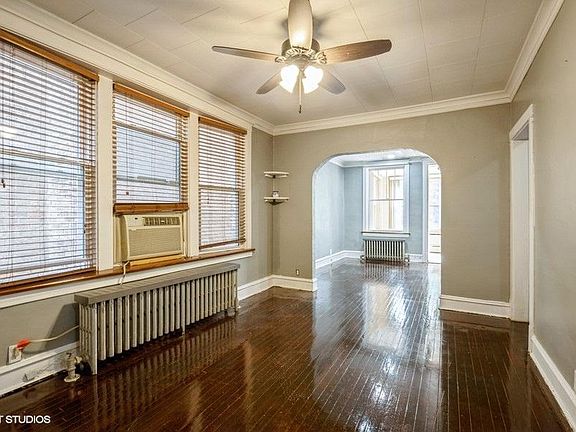 5th image of 3621 N Whipple St Unit 1