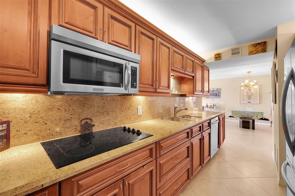 1200 HIBISCUS Avenue #PH3, photo 4