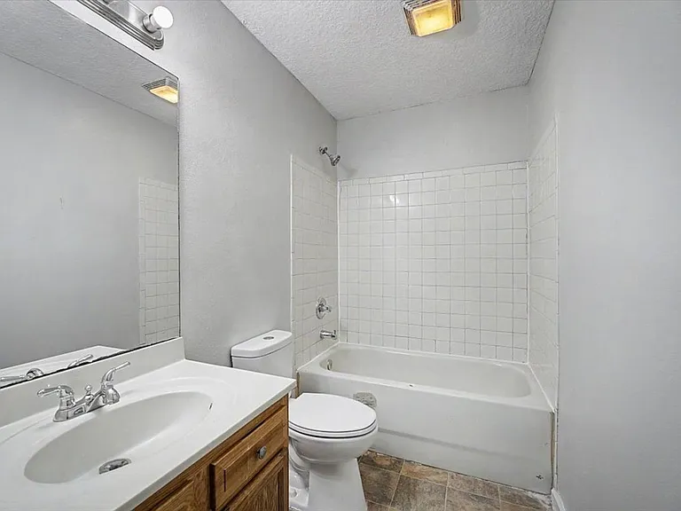 3303 Broadway Ave — Photo 20