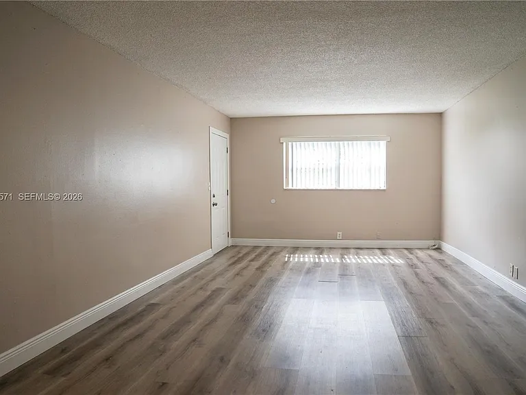 4240 Woodside Dr — Photo 15