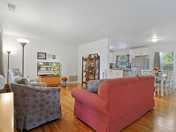 4th image of 50 E Barrymore St
