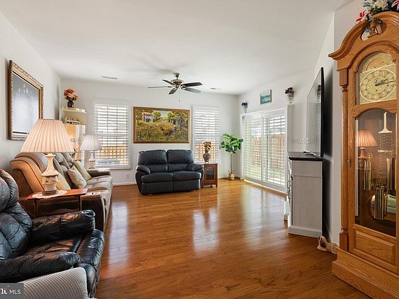 3rd image of 9515 Airdrie Ln