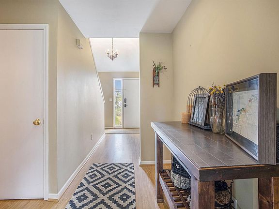 5th image of 909 Wildt St