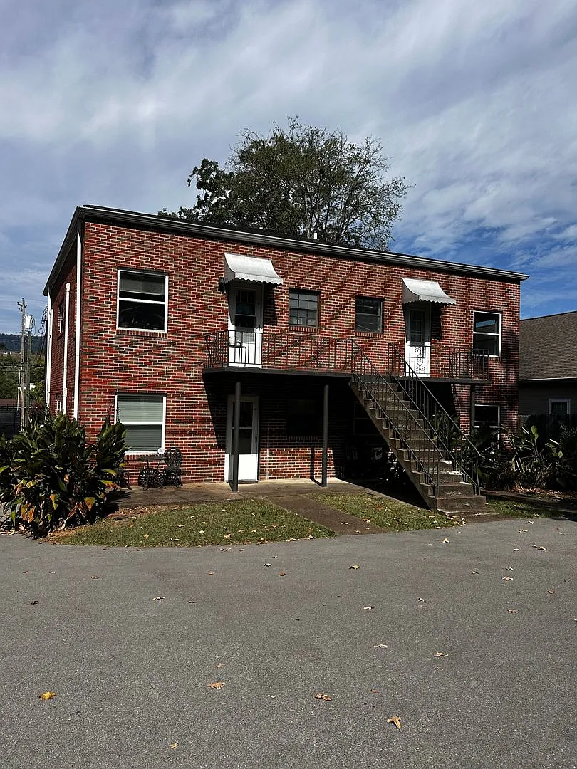 Desirable Red Bank 1 Bedroom — Photo 1