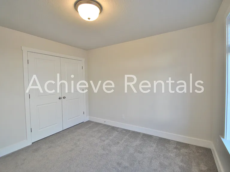 368 E 2075 N — Photo 12