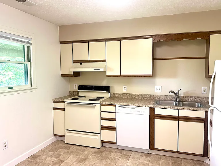 953 Irwin St #13 — Photo 5
