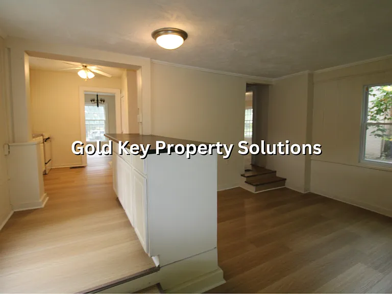2326 W 12th St — Photo 13