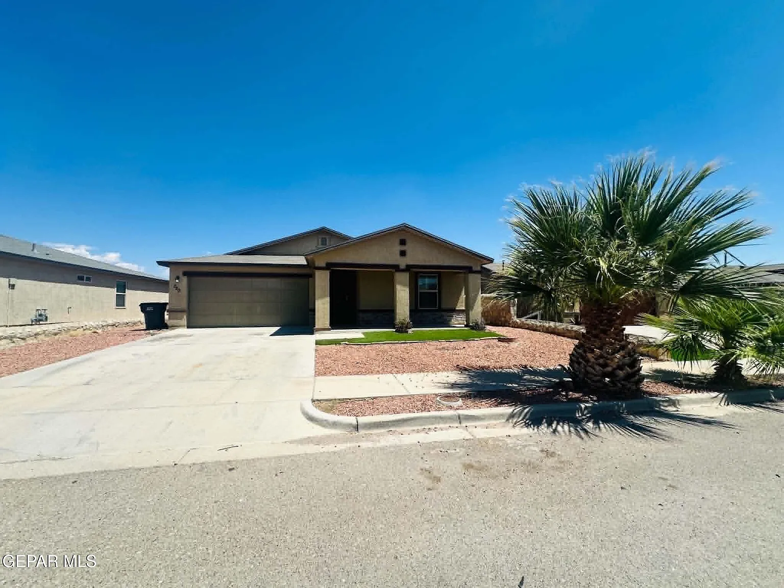 3 bed, 2.0 bath, 1350 sqft, $1,600 — Photo 2