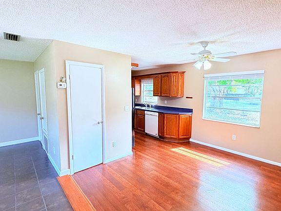 4th image of 1601 N Normandy Blvd
