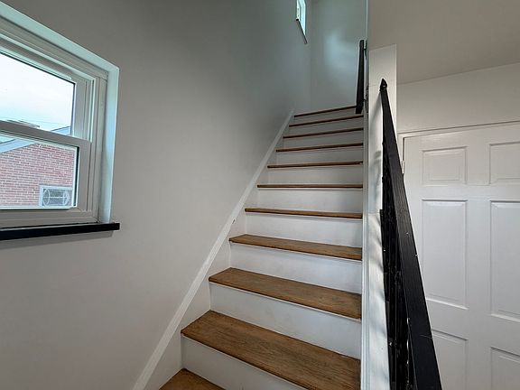 2nd image of 419 Elm St #2