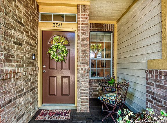 2nd image of 2541 Grayson Cir