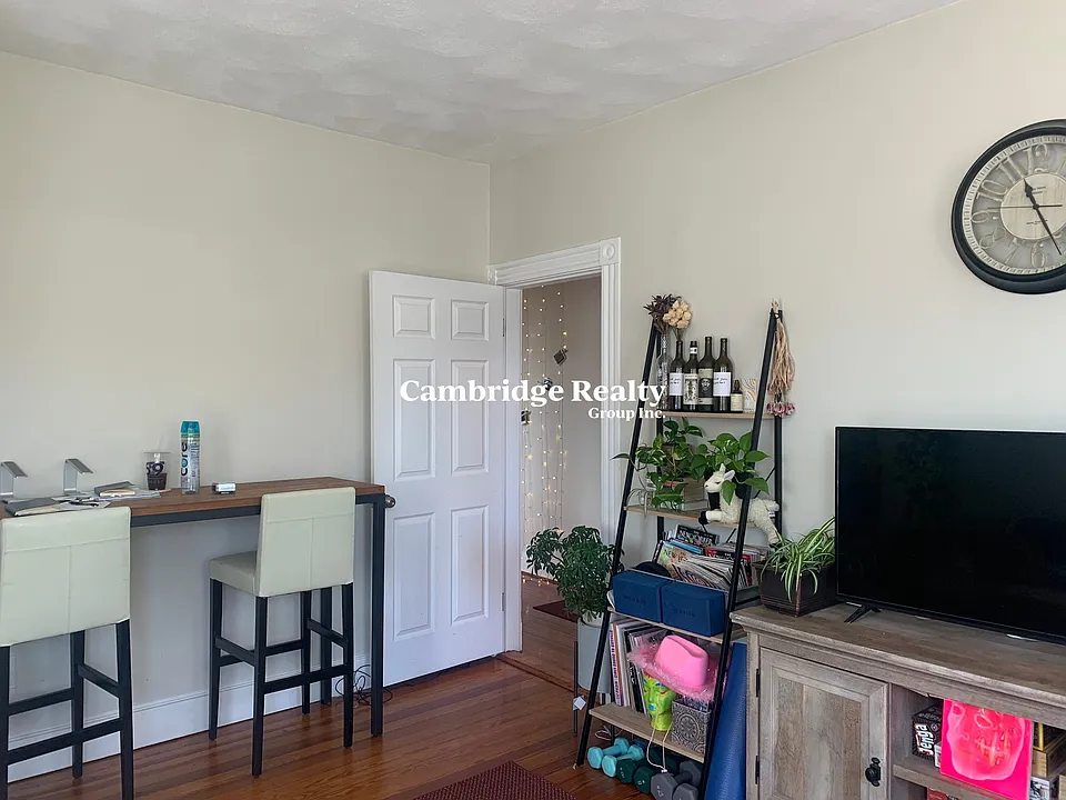 69 Newton St #2L