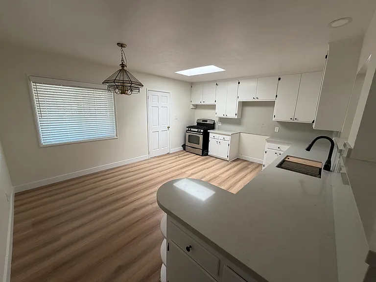 11608 Painter Ave — Photo 4