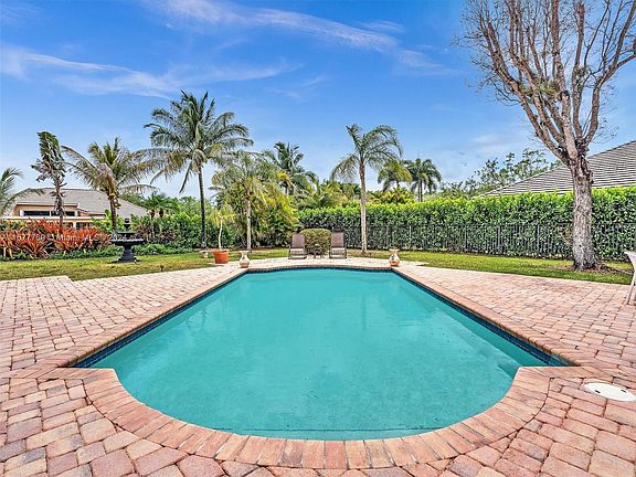 3rd image of 1225 Jasmine Cir