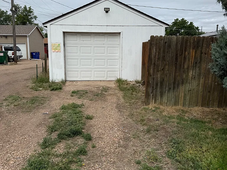2304 W 6th St — Photo 12