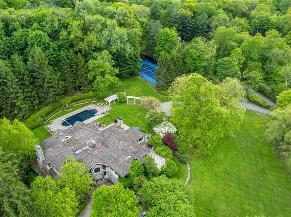 150 Old Farm Road N, Chappaqua, NY 10514