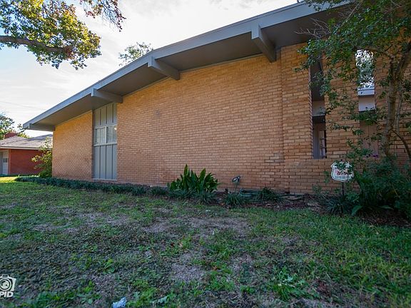 4th image of 2631 Oxford Ave