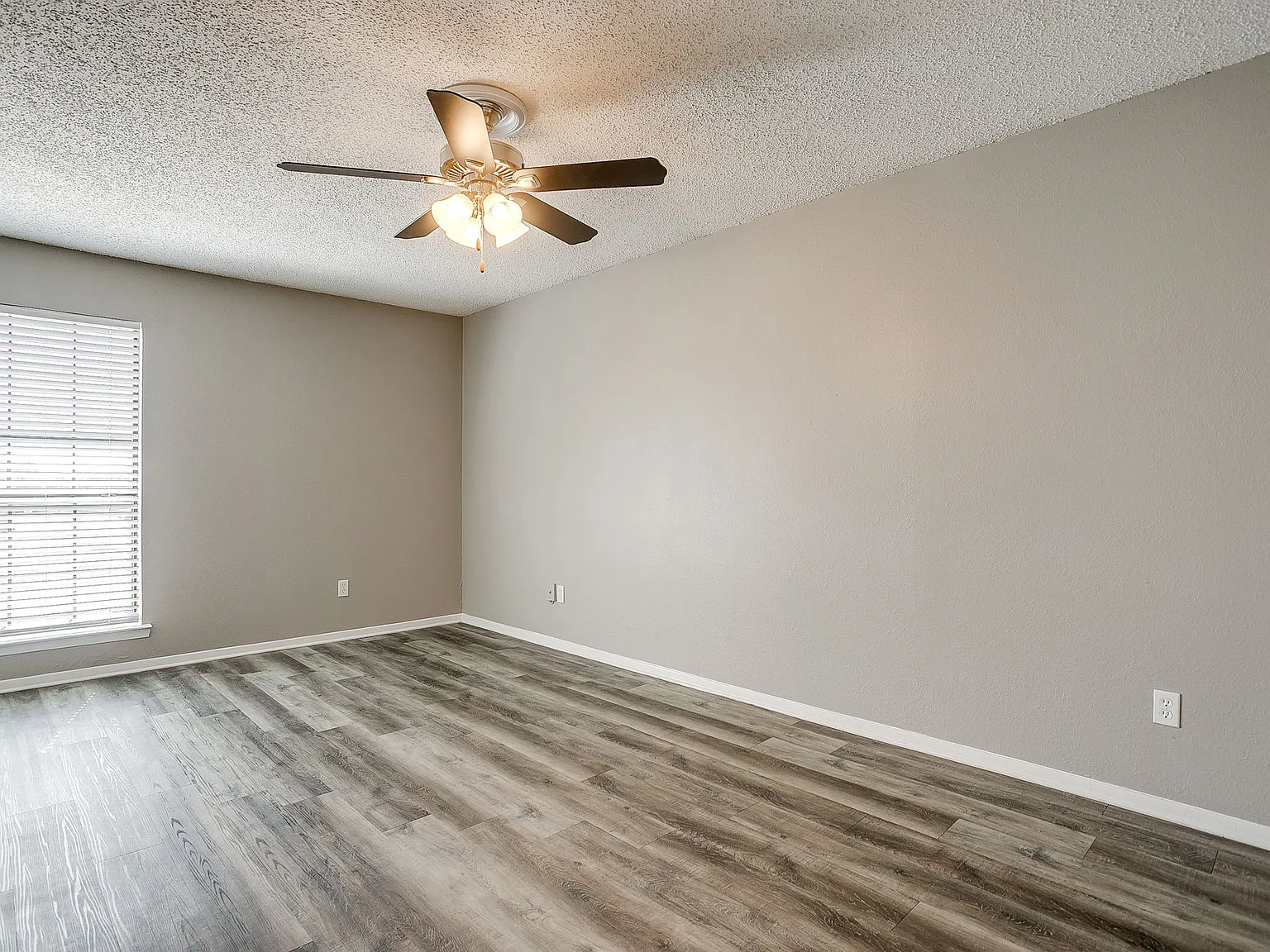 Watergate Apartments — Photo 4
