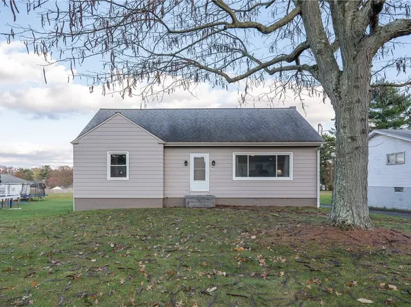 1552 Woodlawn Dr, Latrobe, PA 15650
