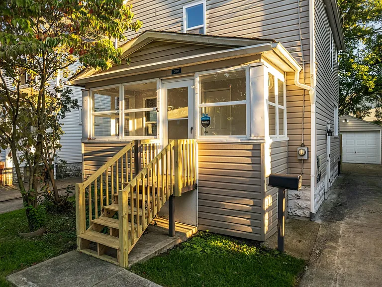 312 Upland Ave — Photo 3