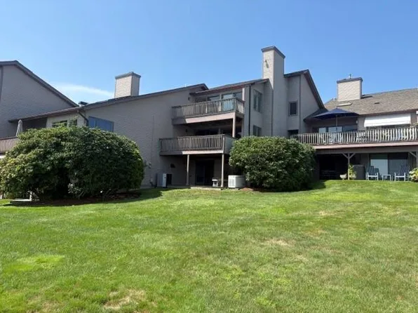 297 Water St APT A2, Portsmouth, RI 02871