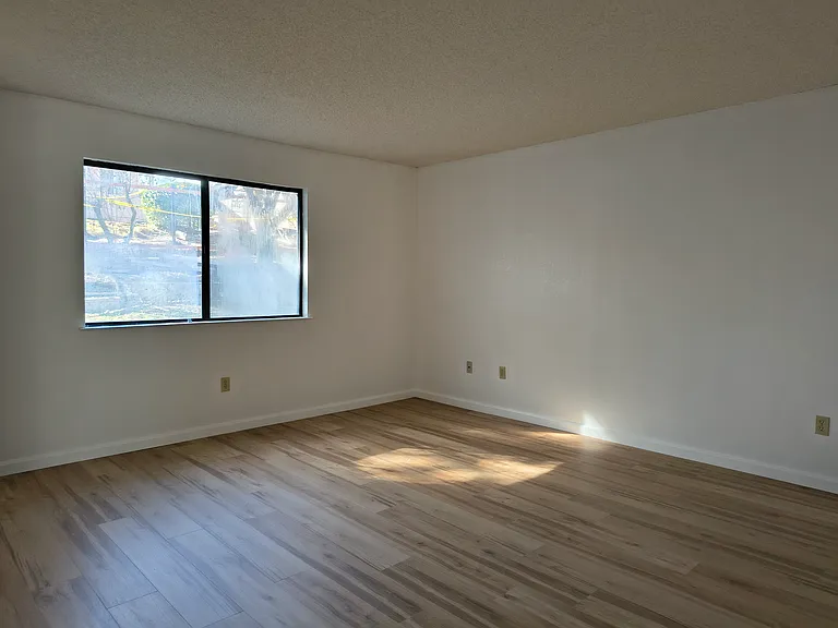 1475 Godell St — Photo 11