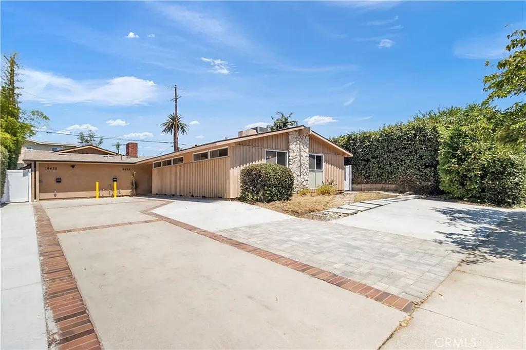 4 bed, 1560 sqft, $4,250 — Photo 2