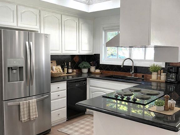 3rd image of 6292 Heil Ave #1