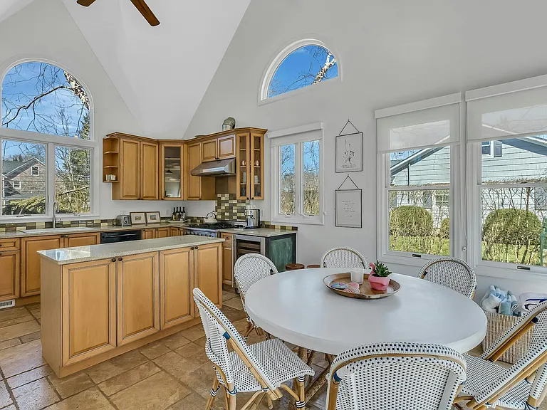 6 Nidzyn Ave — Photo 11