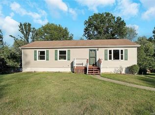 5 Disco Dr, Middletown, NY 10941