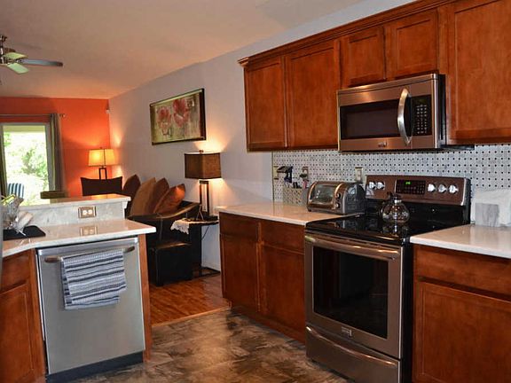 4th image of 109 Rain Lily Cir