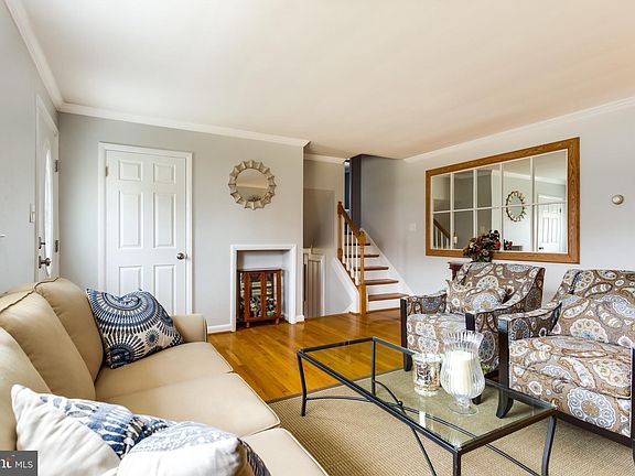 3rd image of 2616 Woodlawn Ln