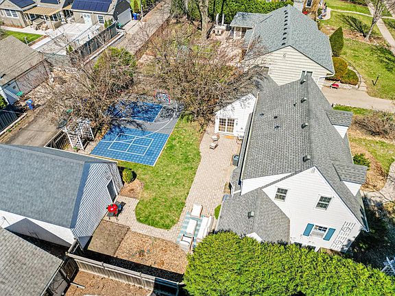3rd image of 809 Ridge St