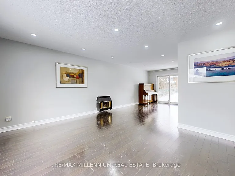 80 Rainier Sq #UPPER — Photo 7