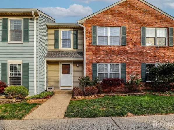 118 Selby Ct, Somerset, NJ 08873