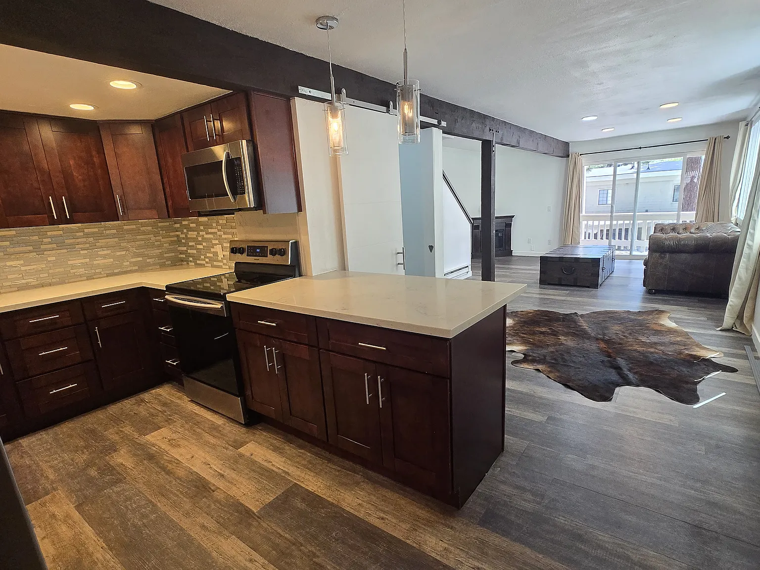 3 bed, 1088 sqft, $3,200 — Photo 1
